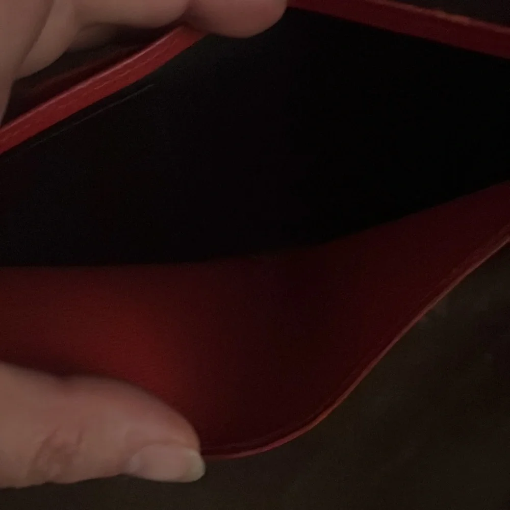 💯 Authentic Red LV Epi Wallet - Picture 9 of 10